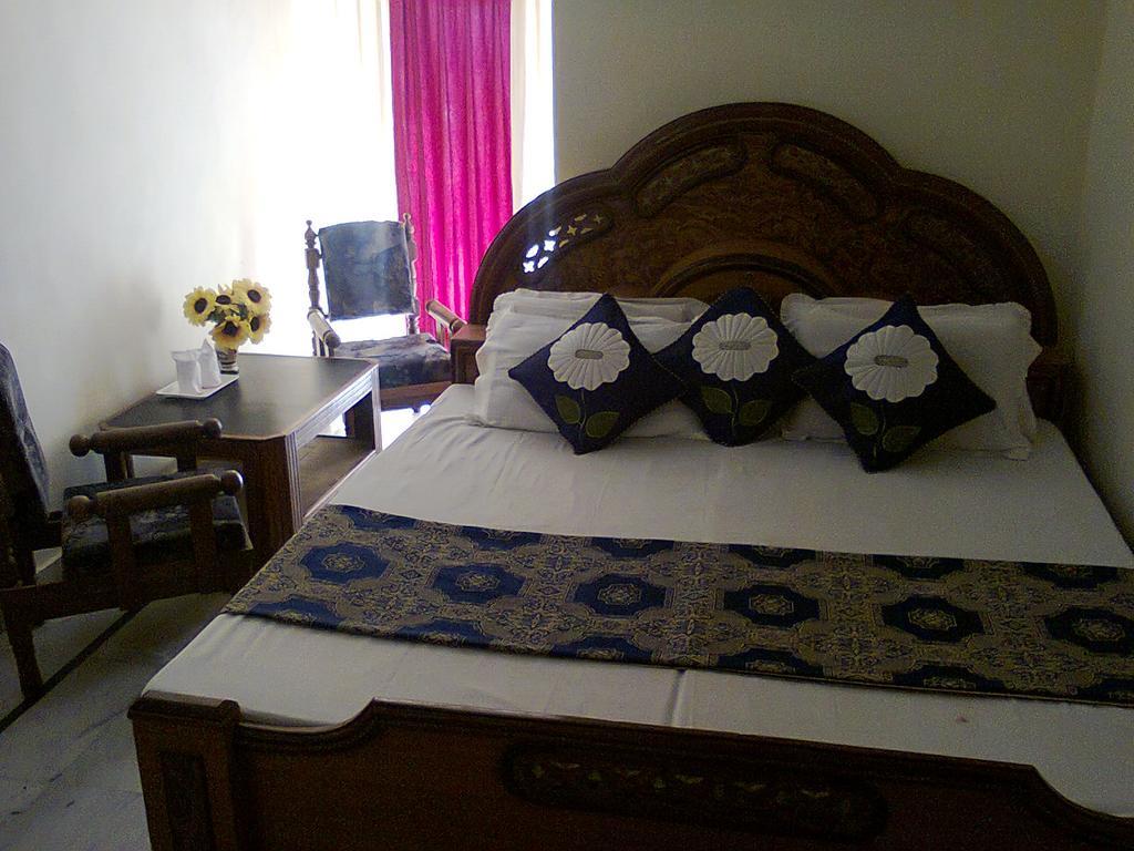 Hotel Arsh International Nainital Ruang foto