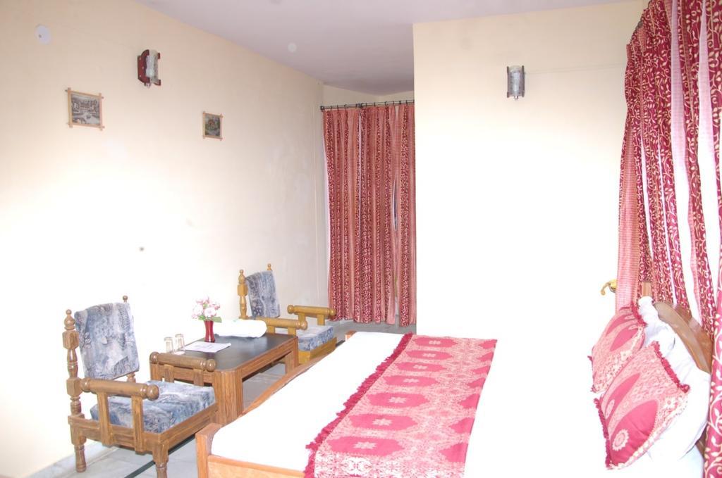 Hotel Arsh International Nainital Ruang foto
