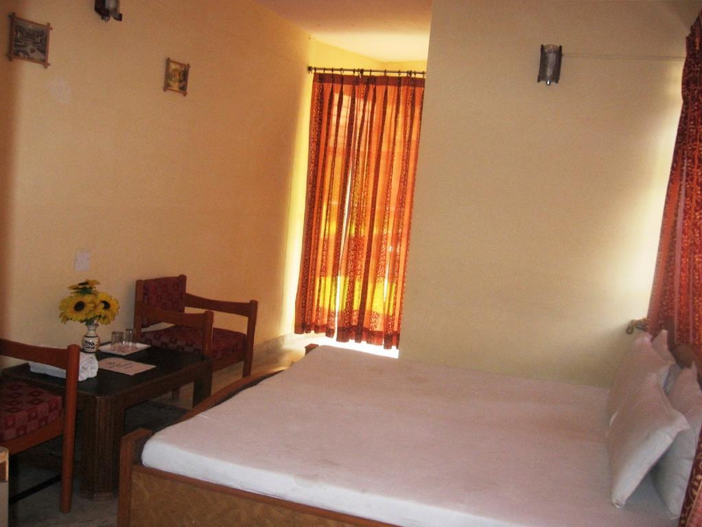 Hotel Arsh International Nainital Ruang foto